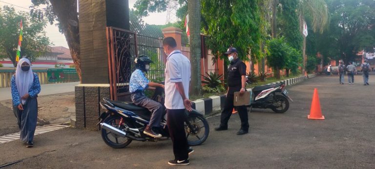 Cegah Lakalantas, Polsek Gunung Putri Sisir Anak SMA 