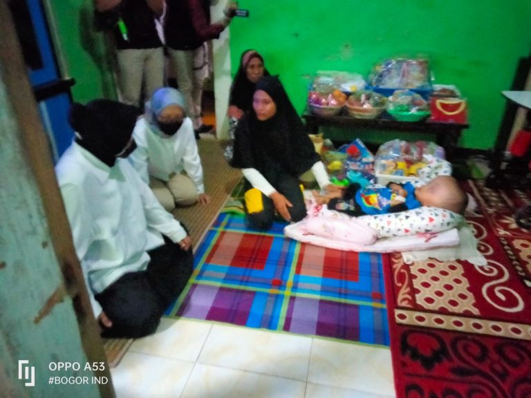 Mensos ke Cigudeg Jenguk Anak Hidrosefalus