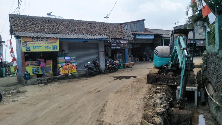 Pembangunan Drainase di Pasar Cigombong Dikeluhkan Warga