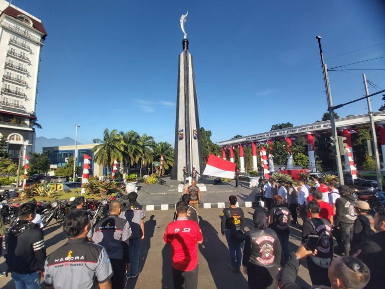 Momentum FMP 2022, Ratusan Bikers se-Kota Bogor Kibarkan Merah Putih di Tugu Kujang
