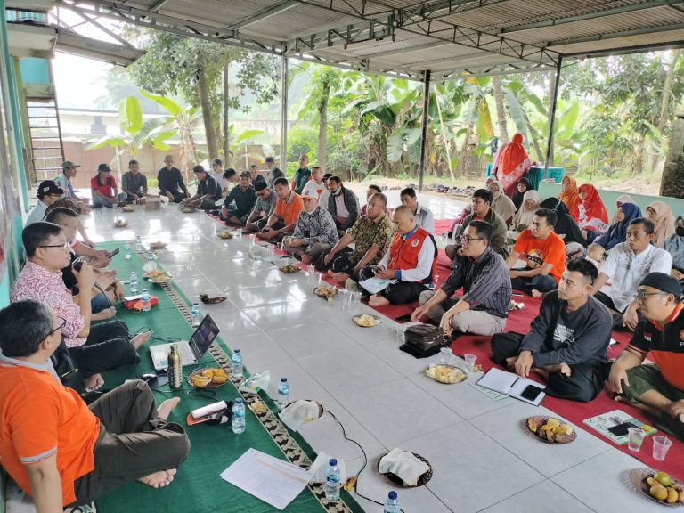 PKS Kabupaten Bogor Berikan Bibit dan Pupuk ke Petani Gunungputri