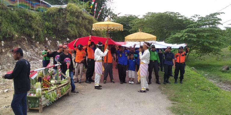 Bendera Merah Putih Sepanjang 30 Meter Berkibar di Goa Lalay