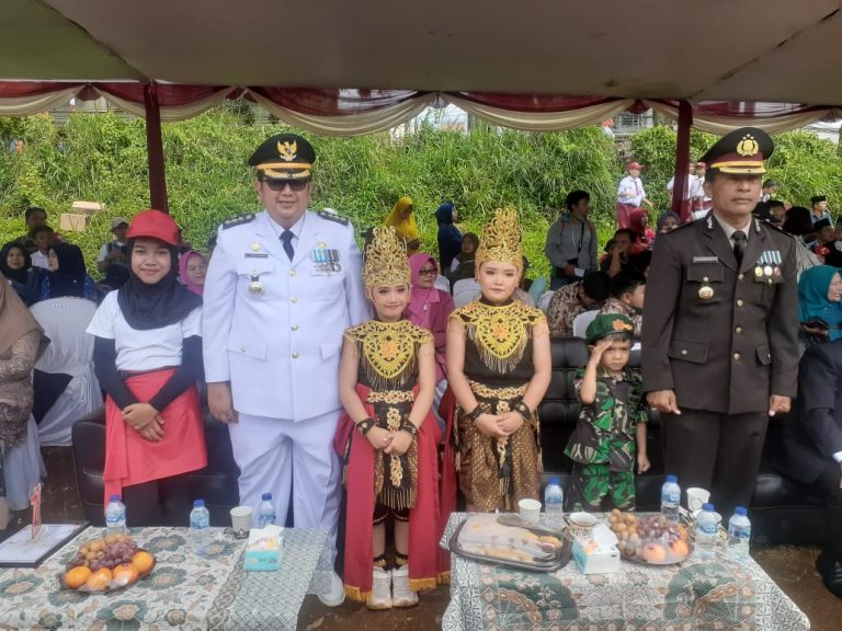 Miliki Bakat Tari Jaipong, Tata dan Chika Bawa Harum SDN Siliwangi