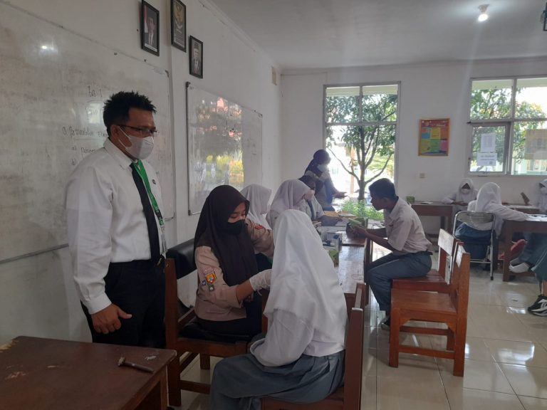 Kader Posbindu PTM Mulai Bergerak di SMAN 1 Babakan Madang 