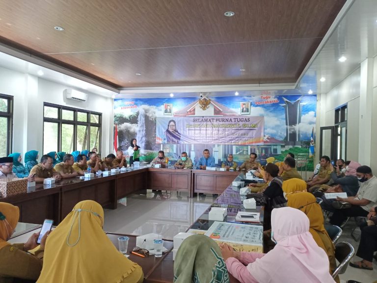 Lepas Tugas Sekcam, Dwi Asih: Pengganti Saya Harus Lebih Baik