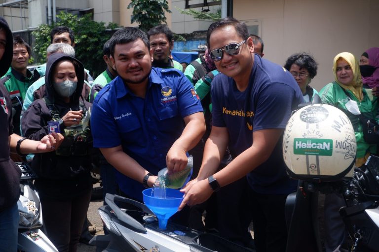 Nasdem Bagikan 140 Liter Pertalite Gratis