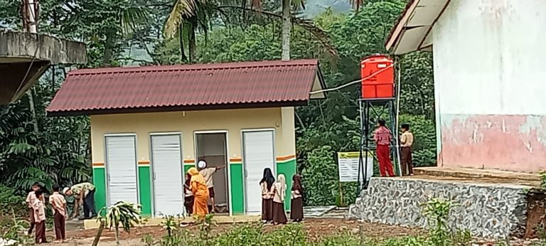 Rampung Dibangun, Toilet SDN Sidamulya Telah Bisa Digunakan