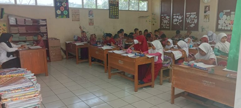 RKB Urung Dibangun, Belajar di SDN Sidamulya Berdesakan