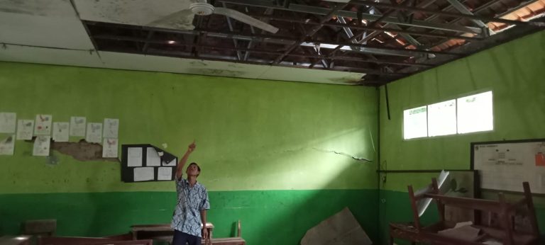 Kasi Ekbang Minta Kepsek Usulkan Ulang Gedung SD yang Rusak