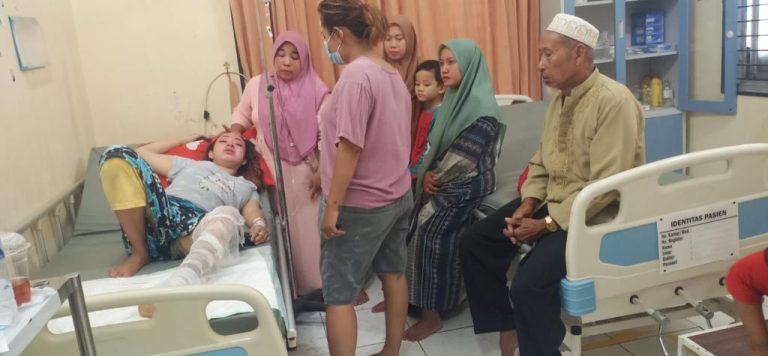 Kesal Sering Main HP, Suami Tega Bakar Istri Saat Tidur 