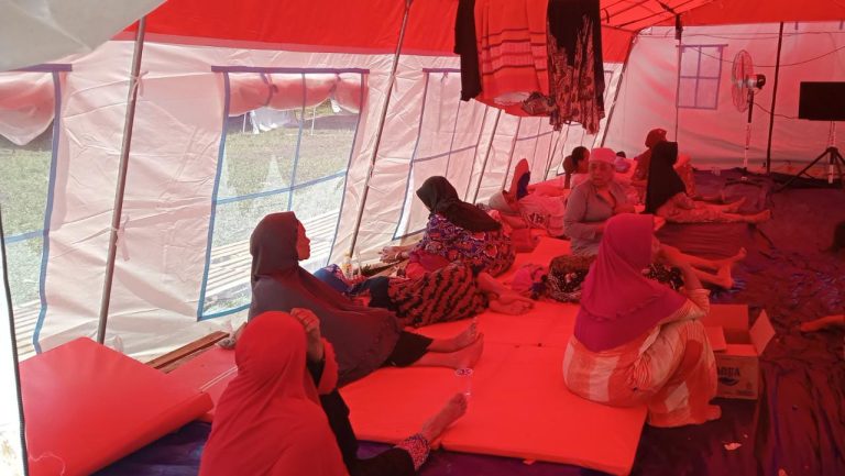Pengungsi Korban Tanah Bergerak Dibayangi Pembongkaran Tenda Darurat