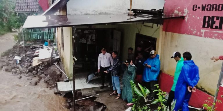 Banjir, Satu Rumah di Pasir Jaya Hanyut