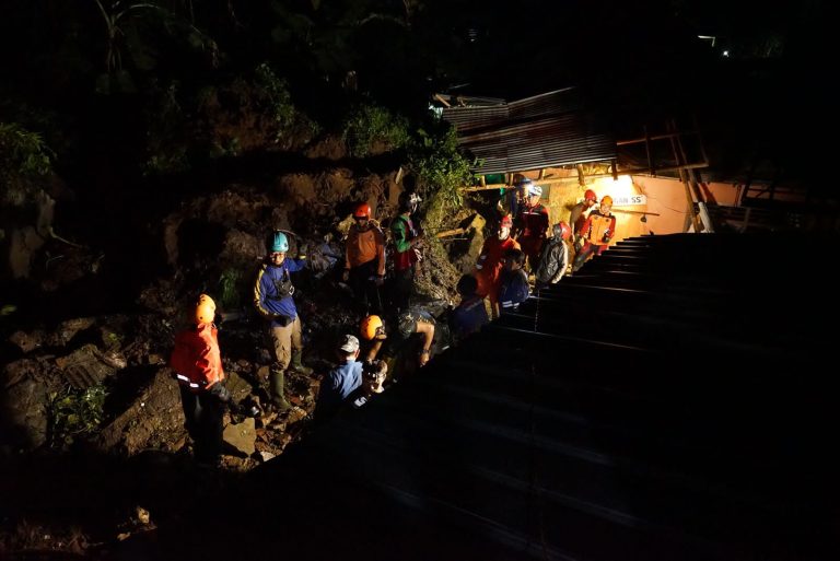 Pencarian Mahasiswi IPB Terkendala Cuaca