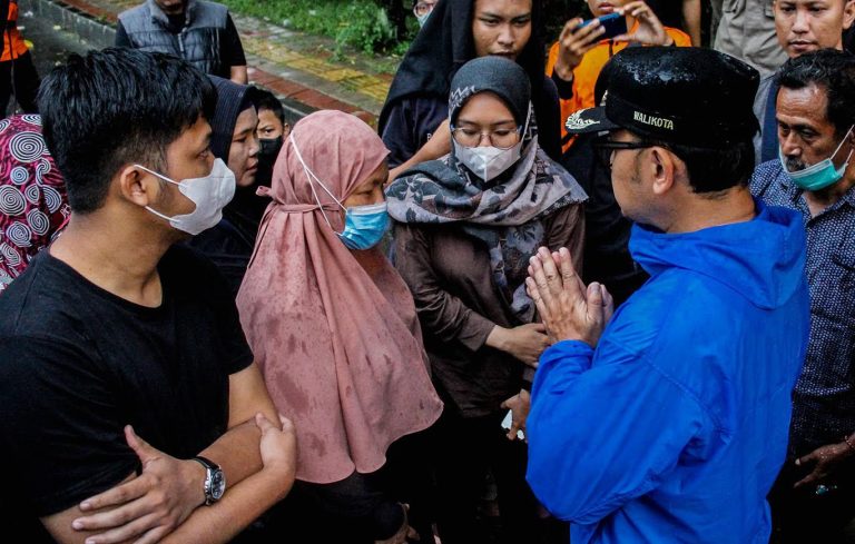 Tinjau Pencarian Mahasiswi IPB, Bima Temui Keluarga Korban