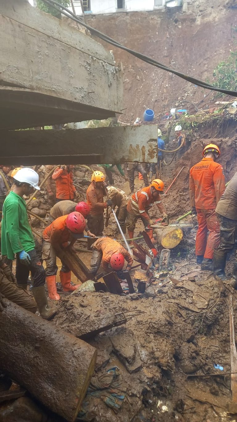 Akhirnya Korban Terakhir Longsor Gang Barjo Ditemukan