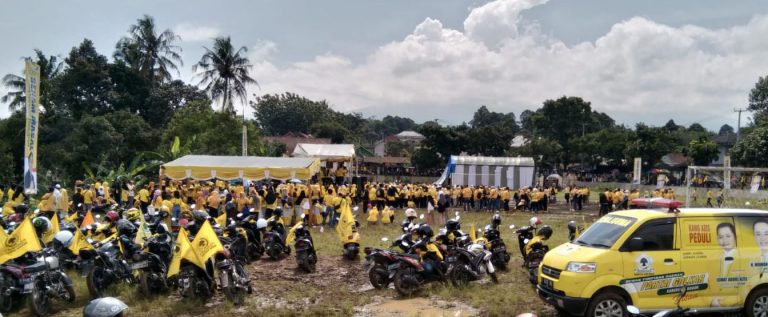 Lapang Curugdengdeng Menguning, Golkar Hadir Ditengah Masyarakat