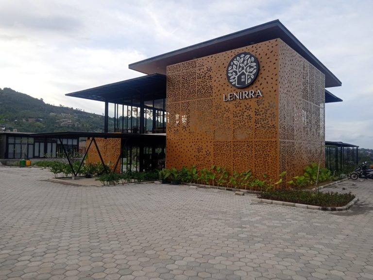Berada di Lahan LP2B, Satpol PP Buka Segel Lenirra Villa dan Resort