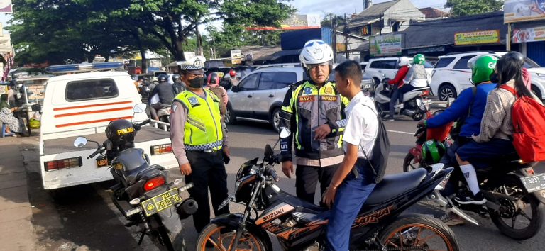 14 Pelajar Disanksi Baca Pancasila Hingga Putar Balik  