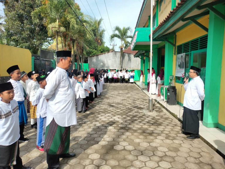MIN 1 Bogor Gelar Upacara di Hari Santri Nasional
