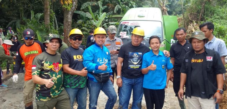 IOF dan KNPI Sukamakmur Bersinergi Bangun Jembatan Penghubung 2 Desa