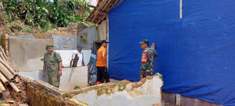 Hujan Deras Disertai Angin Kencang, 5 Rumah Rusak Berat