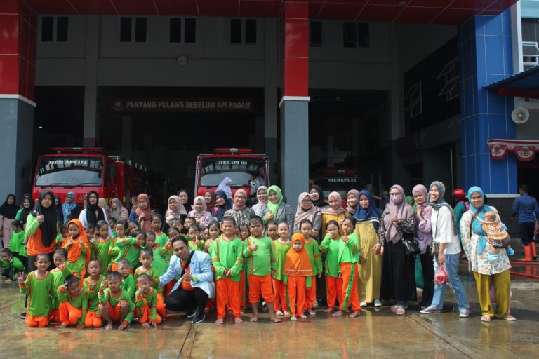 Outing Class, Siswa TK Paud Alquran Imami Jadi Petugas Damkar