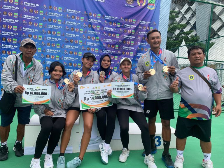 Tim Tenis Lapangan PERKASA Kawinkan Emas Beregu Porprov 2022