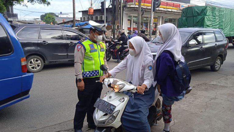 Tak Jua Kapok, Polsek Gunung Putri Kembali Gelar Razia Pelajar