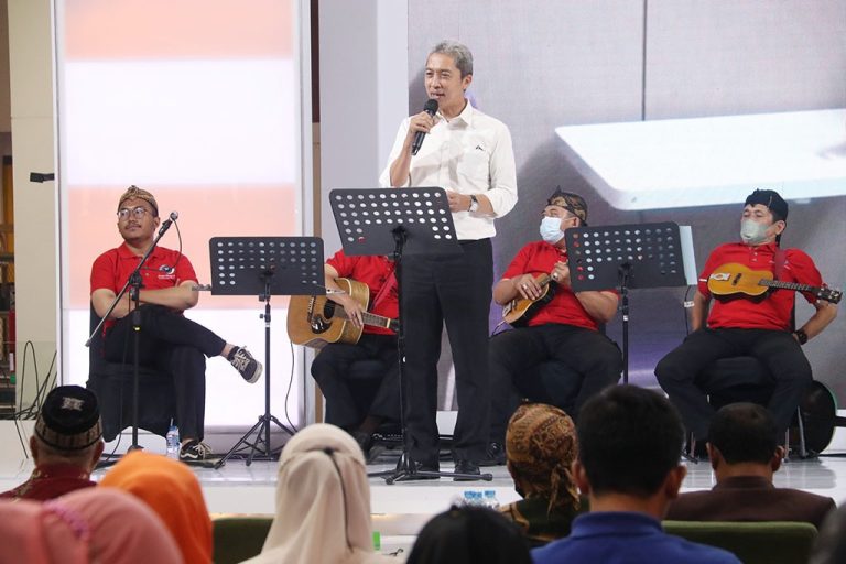 Keroncong ASEAN Hibur Pengunjung Mal di Kota Bogor
