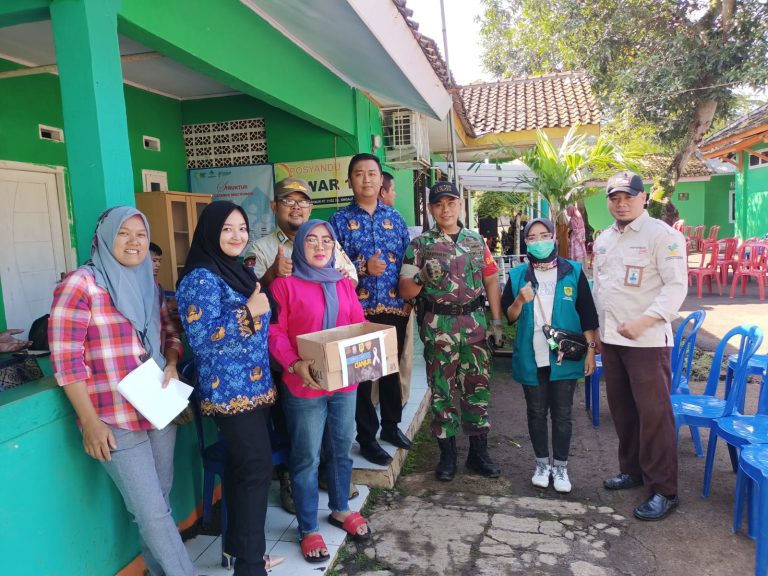 Bantuan BLT BBM dan BPNT untuk Warga Desa Singajaya Diberikan Sekaligus