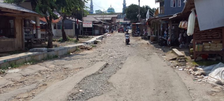 Pekerjaan Jalan Sumakamur-Sukawangi Mangkrak, Pengawas Pada Kemana?