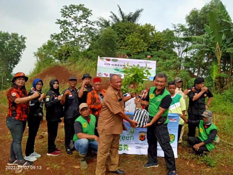 Muspika dan Ormas Kolaborasi Hijaukan Akses Jalan Menuju SMPN 04 Gunung Putri