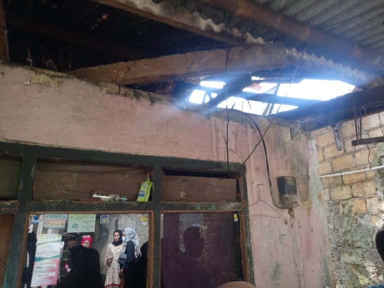 Luput Perhatian Pemerintah, Rumah Warga Pabangbon Nyaris Ambruk