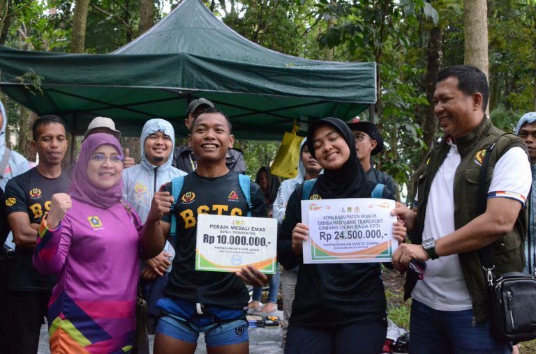Tim Panjat Tebing Kabupaten Bogor Kembali Tambah Medali di Porprov Jabar 2022