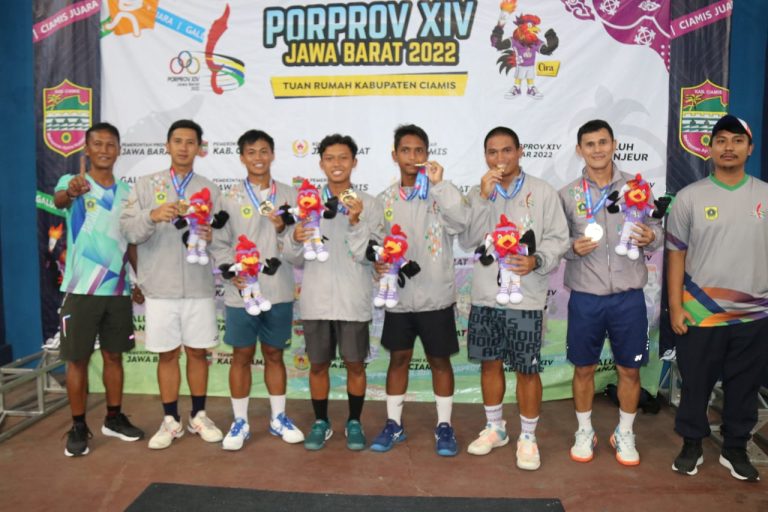 Tim Soft Tenis Kabupaten Bogor Sabet Emas Beregu Putra
