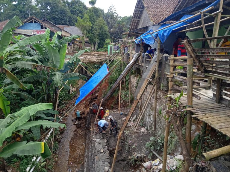 Bangun TPT dan Betonisasi Jalan, Ketakutan Warga Turki Didengar Pemdes Cibedug