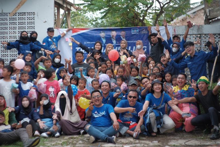 Demokrat Kabupaten Bogor Bersama Sahabat Milenial Berikan Donasi Gempa Cianjur dan Hibur Anak-anak di Pengungsian
