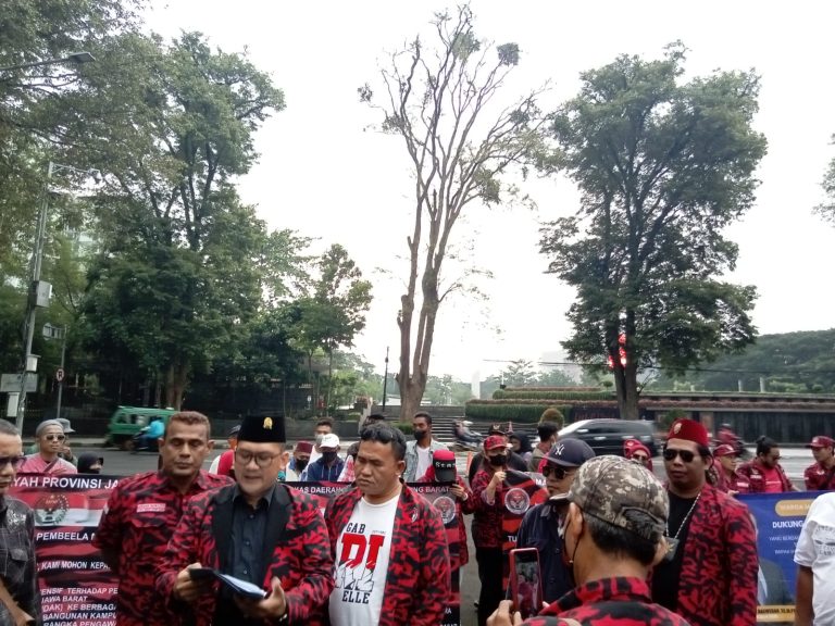 Gubernur Jabar Didemo Warga Depok yang Belum Diberi Kompensasi Pembangunan UIII
