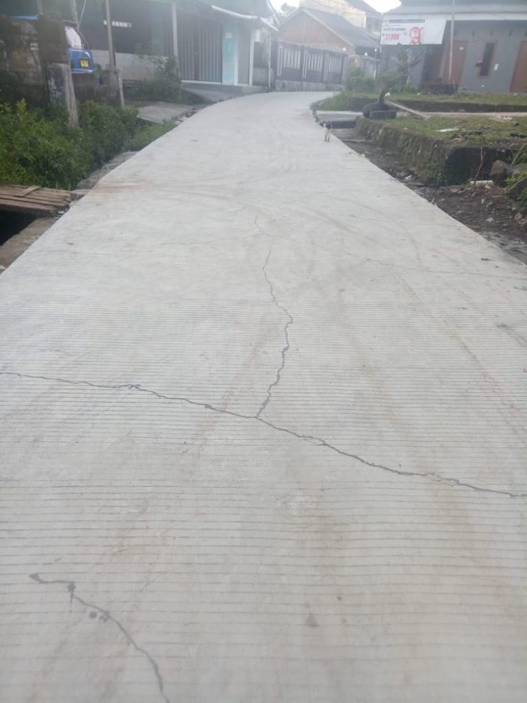 Jalan Samisade Desa Dayeuh Sudah Retak Parah, Ini Kata Achmad Fathoni 
