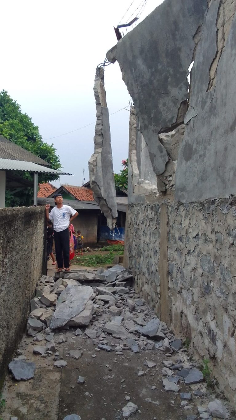 Minim Safety, Mobil PT.SBS Sering Tubruk Tembok Pembatas Didemo Warga