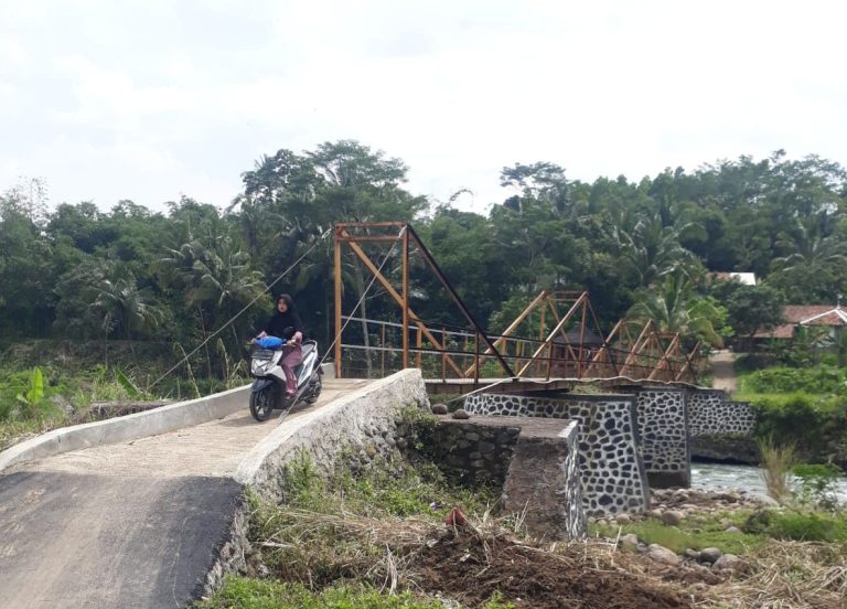 Samisade Desa Sukajaya Bangun Jembatan Penghubung Dua Kecamatan 