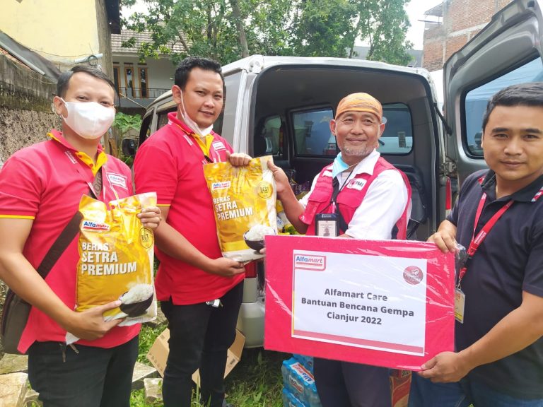 Alfamart Sumbang Sembako untuk Korban Bencana Gempa Cianjur 