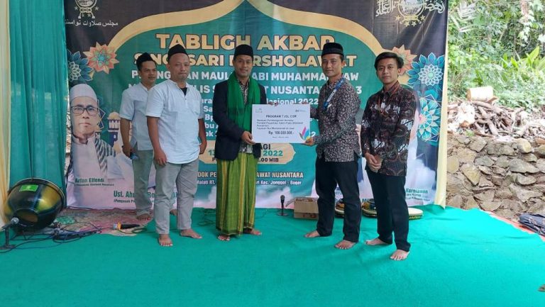 PLN Serahkan Bantuan TJSL-CSR Rp 100 Juta ke Ponpes Shalawat Nusantara Jonggol