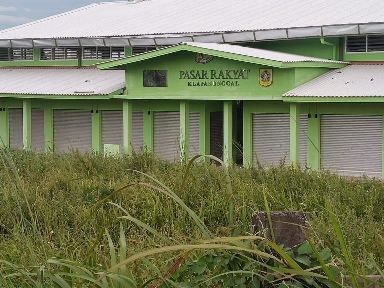 Operasional Pasar Klapanunggal Mangkrak
