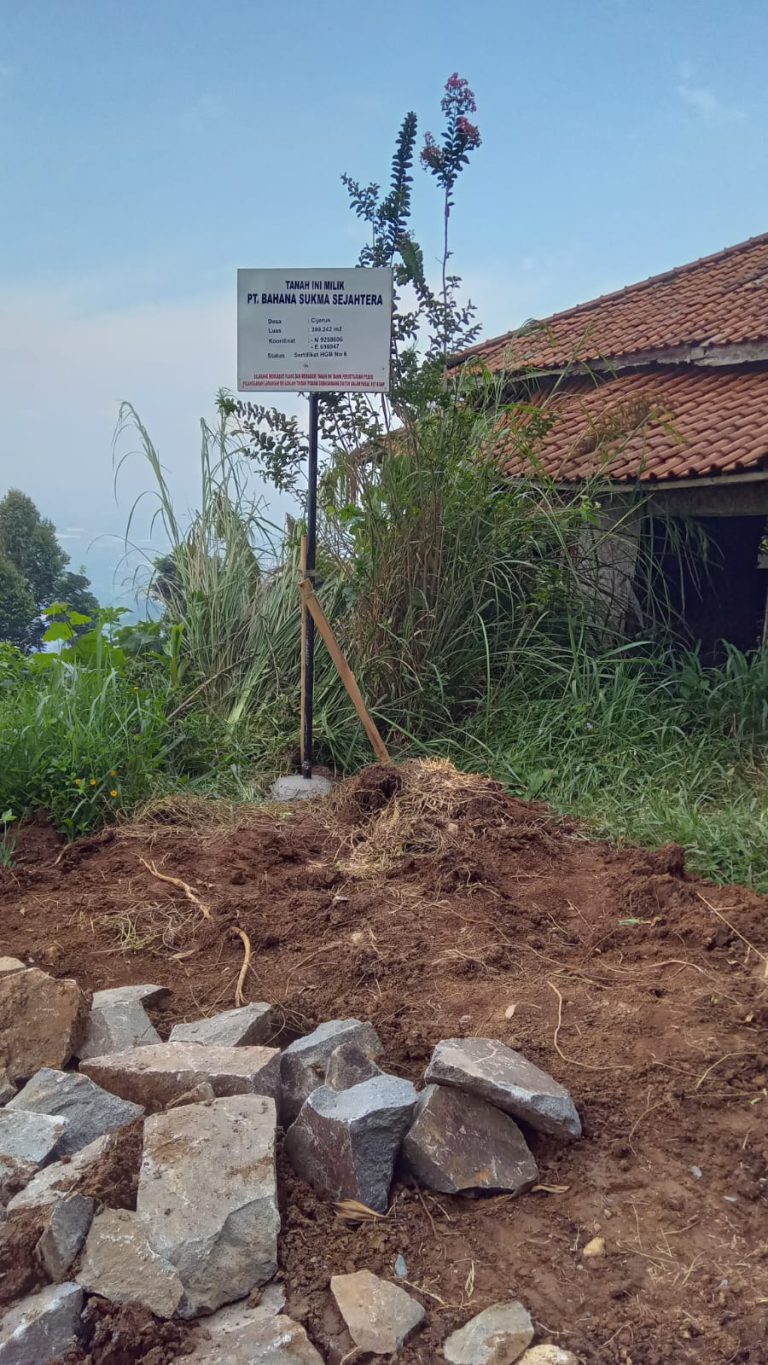 Gegara Ada Plang Lahan Milik PT BSS, Penggarap di Kaki Gunung Salak Resah