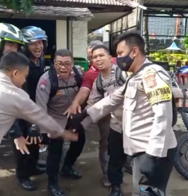 Peduli Korban Gempa Cianjur, Polsek Citeureup Salurkan Bantuan
