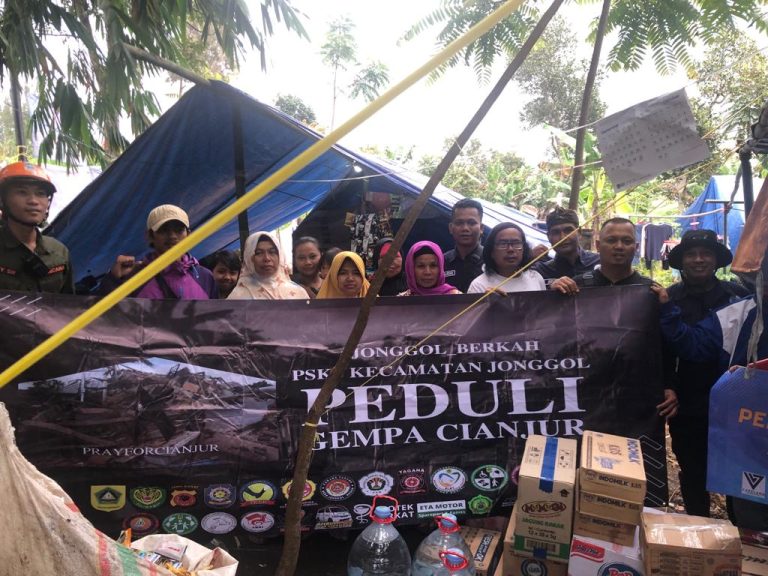 Pemdes Sukamaju Salurkan Bantuan Untuk Korban Gempa Cianjur