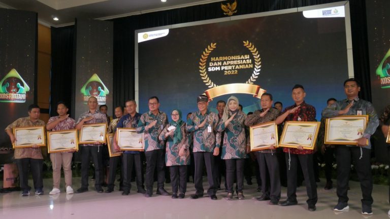 Berkinerja Terbaik, Kementan Beri Apresiasi Empat Insan Pertanian PPMKP