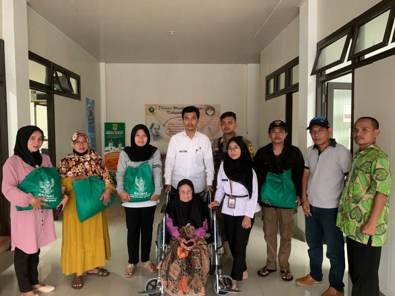 Penyandang Disabilitas Terima Bantuan