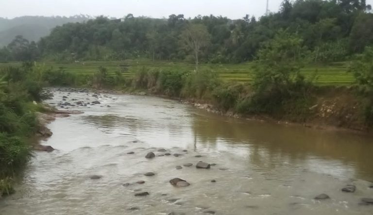 Warga Keluhkan Sungai Cikaniki Mengeruh